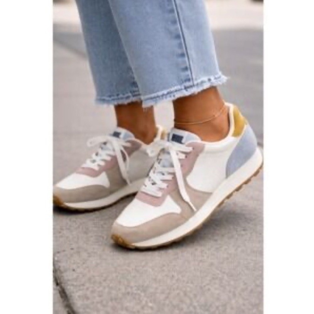 Steve Madden Torronto Retro Sneakers Women's 8 - Ivory/Light‎ Blue/Multicolor